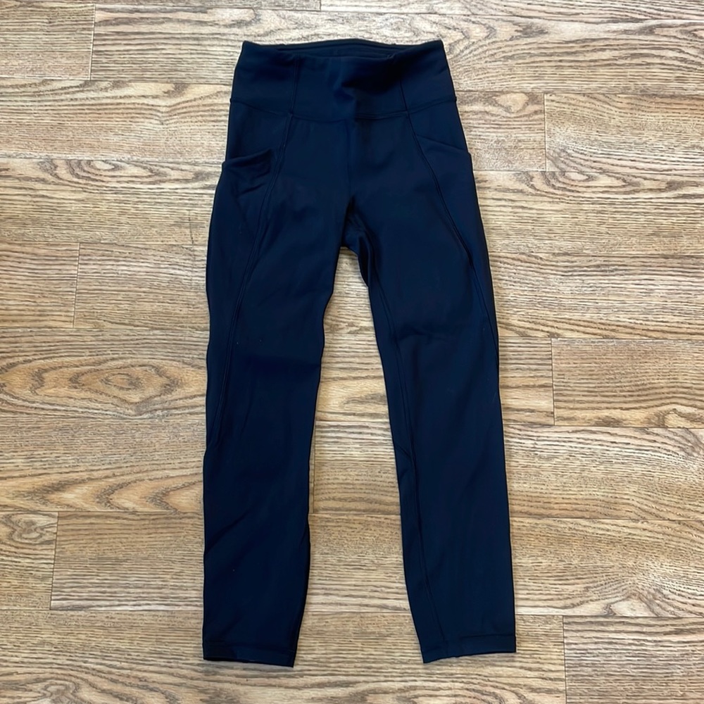 Lululemon cropped black leggings with pockets size 4